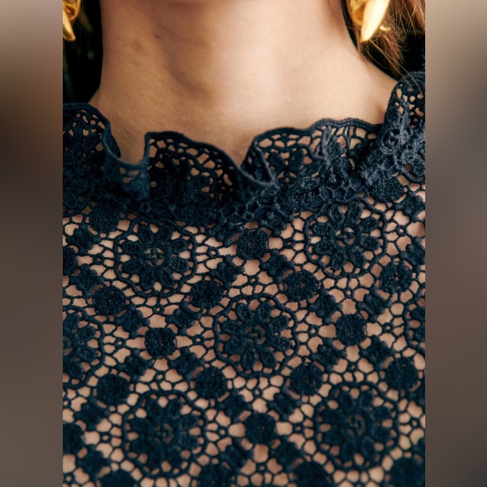NWT Sezane Eglantine Guipure Blouse in Navy - Picture 4 of 12